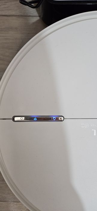 Продам робот-пылесос Tefal