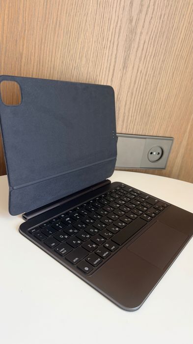 Клавиатура Magic Keyboard для IPad 11 pro M4