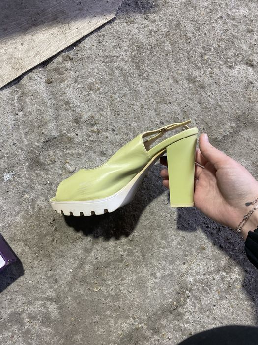 Обувь на каблуке