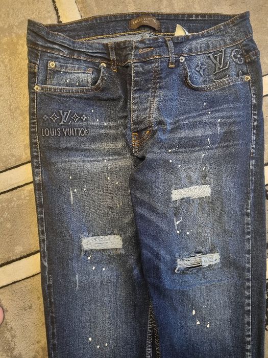 Vind blugi Louis vuiton, noi fără eticheta