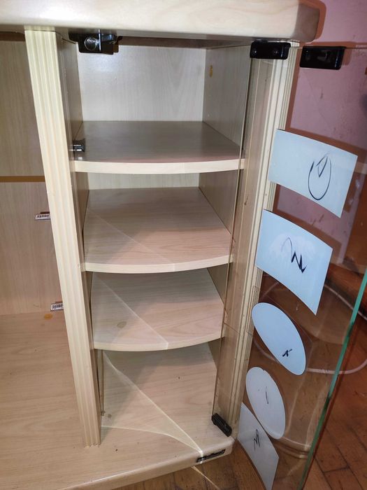 Продавам запазена TV-DVD-HiFi масичка + подарък