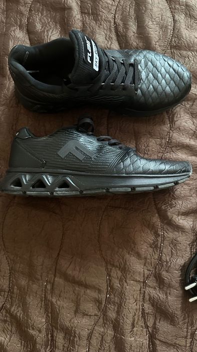 Маратонки кожени Flaer