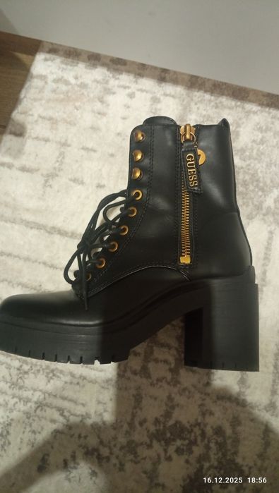 Оригинални дамски кубинки Guess