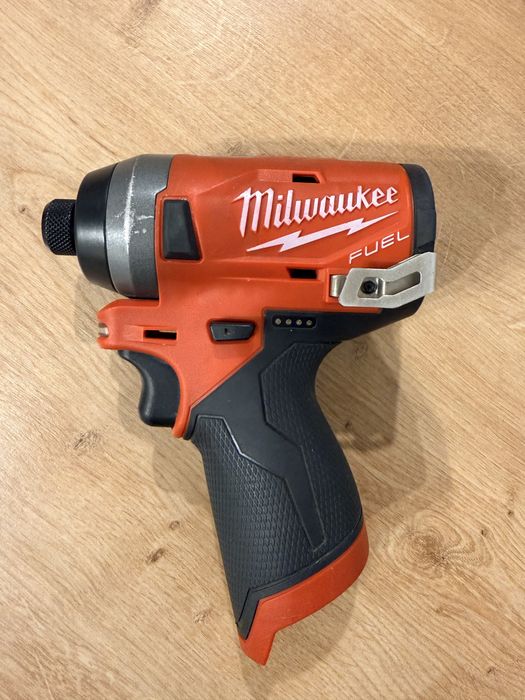 Milwaukee M12 2553 FID - 147 Nm