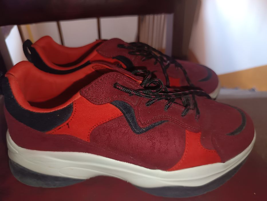 Adidași mărimea 39