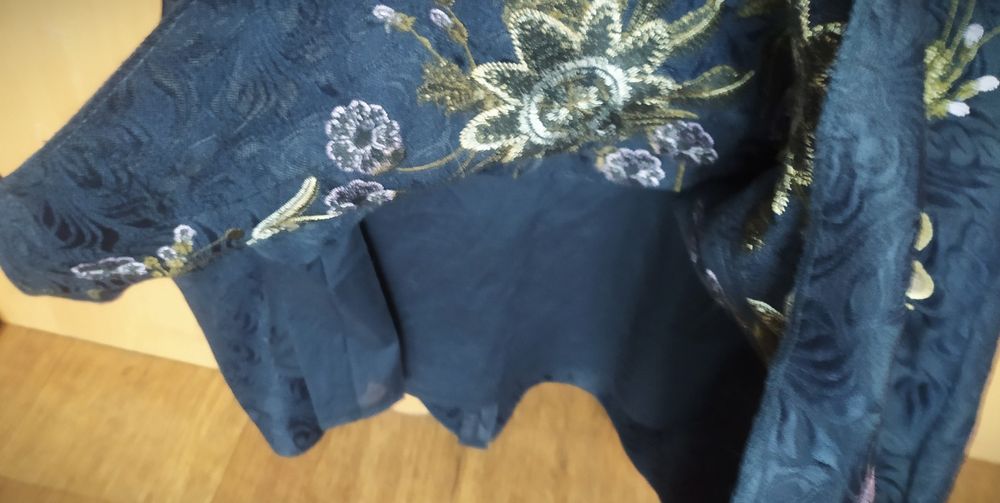 Нарядное платье с вышивкой