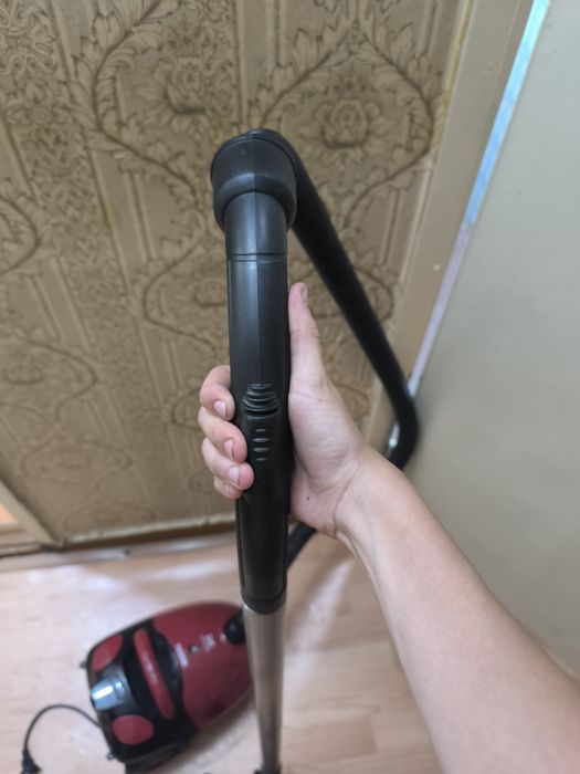Пылесос Daewoo RC-2200RA 1600W, рабочий