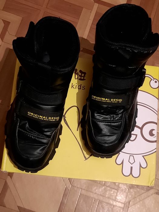 Продам новые демисезонные ботинки