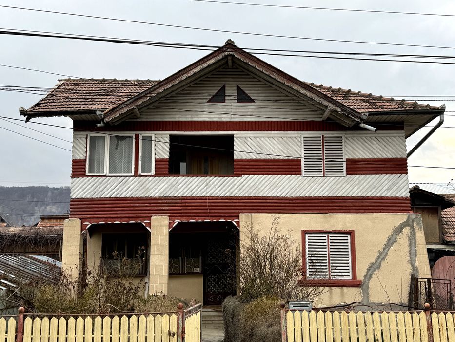 Casa + teren de vânzare