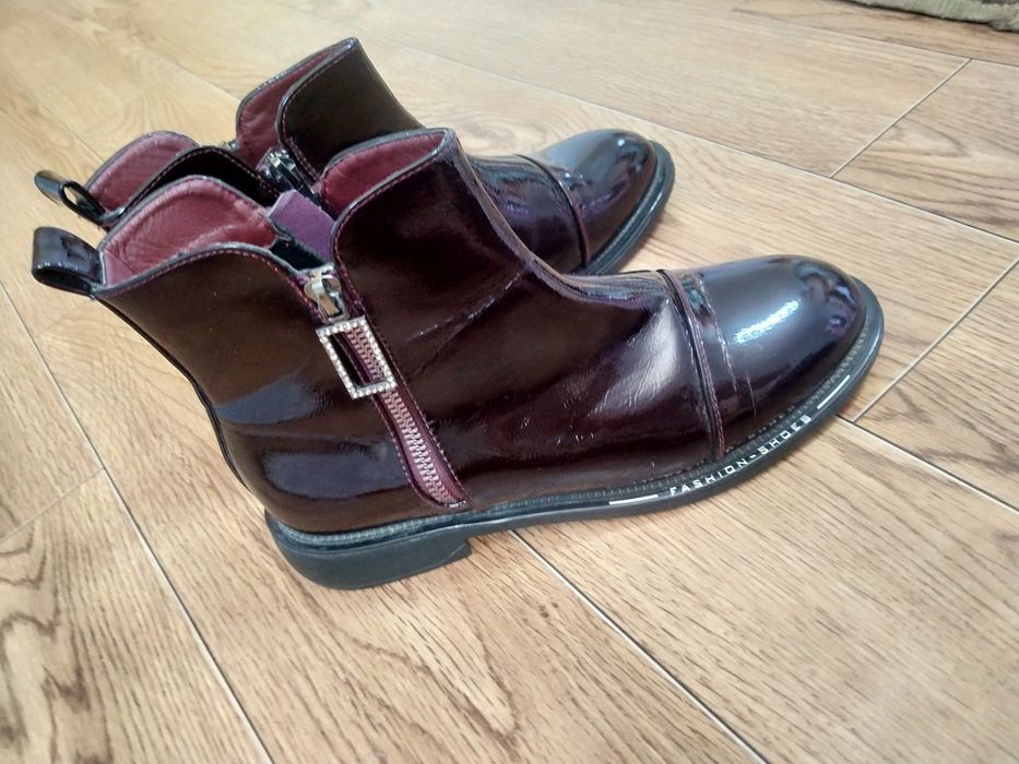 Обовь продаю полуботинки