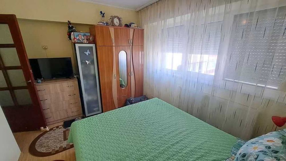 Vând apartament 2 canere Radu Negru, decomandat,et 4 cu pod 50 mp÷balcon 7 m,,mobilat,  spațios acte la zi,,poziție bună , preț  48 mii euro