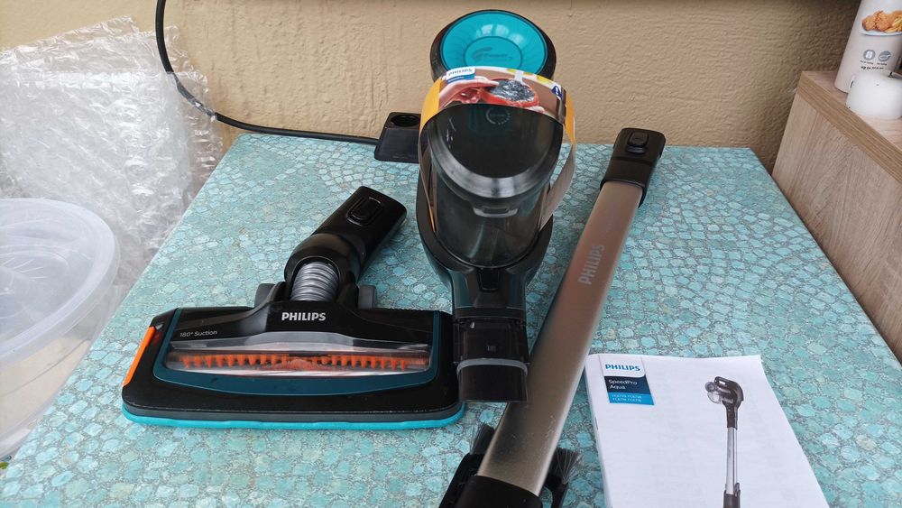 Вертикална прахосмукачка Philips