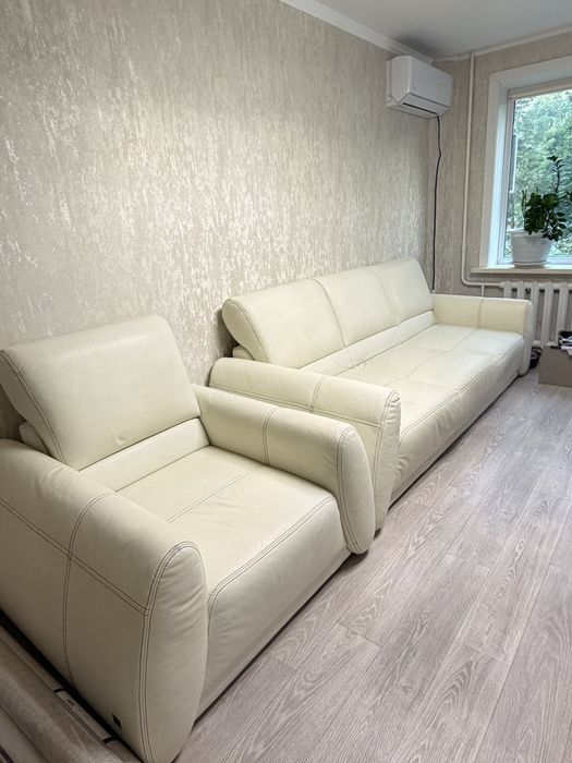 Продам кожанный диван и кресло