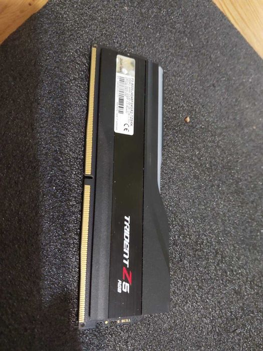 24GB DDR5 8000MT/s CL40 - G.Skill TridentZ RGB , част от кит 48GB