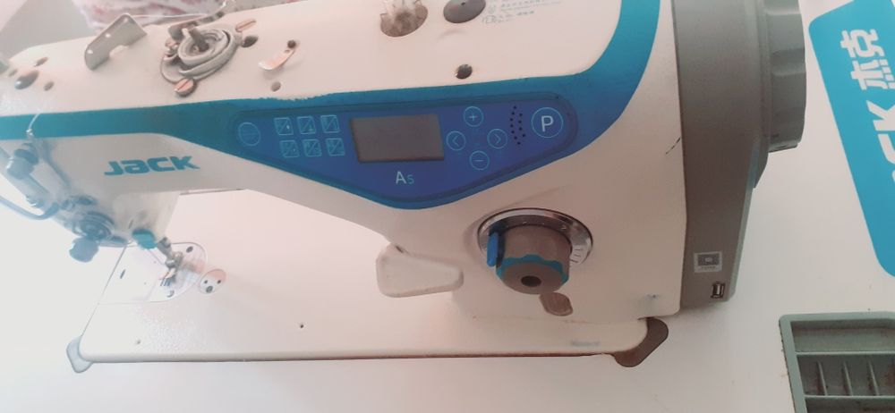 Vand masina de cusut JACK în stare foarte buna