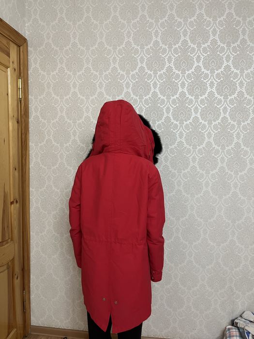 Продам парку красного цвета