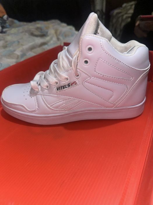 Продам кросовкий высокие 40 Размер