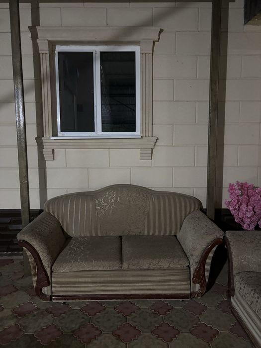 Диван продам срочно  ,раскладывается