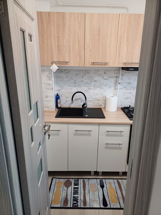 Închiriez garsoniera