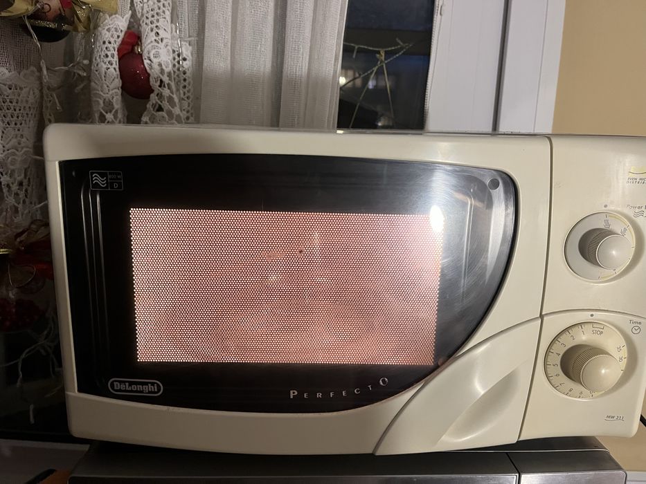 Микровълнова фурна Delonghi