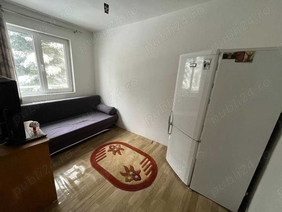 Vand apartament  3 camere  semidecomdat