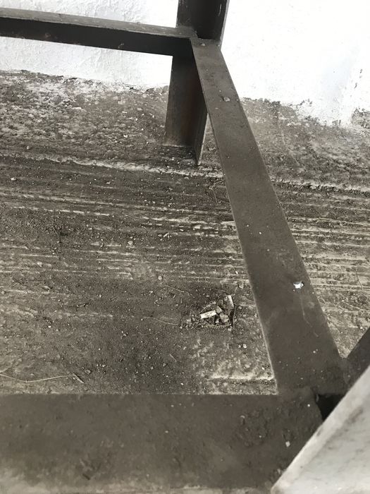 Продам два слесарных стола