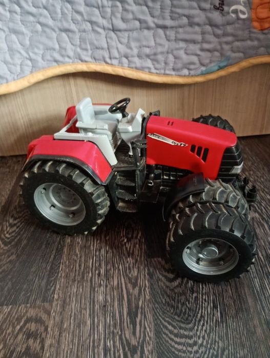 Vând Tractor Case Bruder.