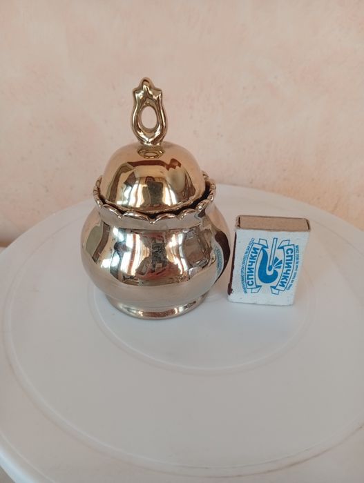 Сахарница или ёмкость для  специй