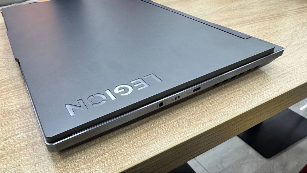 LENOVO LEGION 7 / AMD Ryzen 7 6800H / 1 TB (16 GB RAM) / AMD RX 6700M