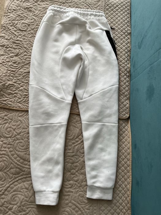 Tech fleece nike white размер М (город кокшетау)