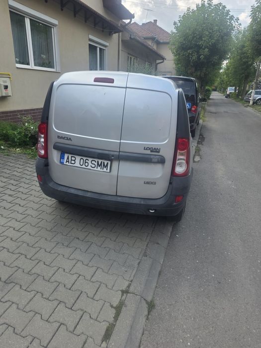 Vând Dacia Logan Van 2 uși laterale stare bună de funcționare