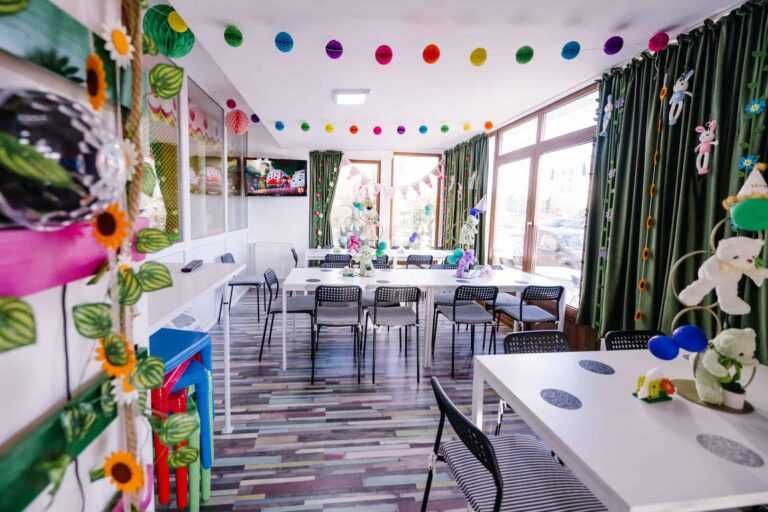 Vând afacere activă – Loc de joacă pentru copii cu piscină încălzită | Sector 2, București – URGENT