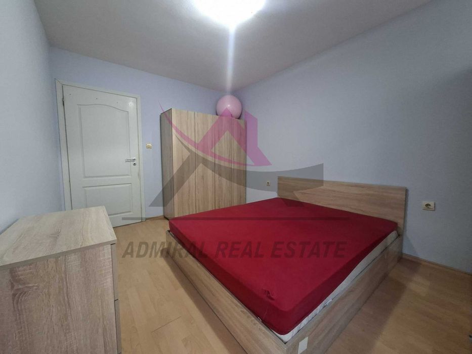 Двустаен -Лятно кино -обзаведен