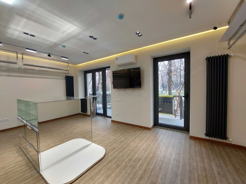 100 кв. Ц-1 Экопарк 64 школа Бутик Офис Салон Туризм Цветочный Магазин