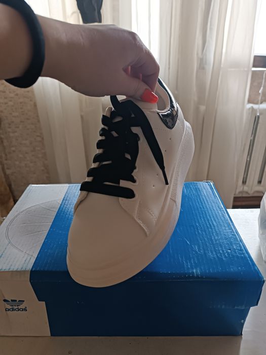 Продам кроссовки