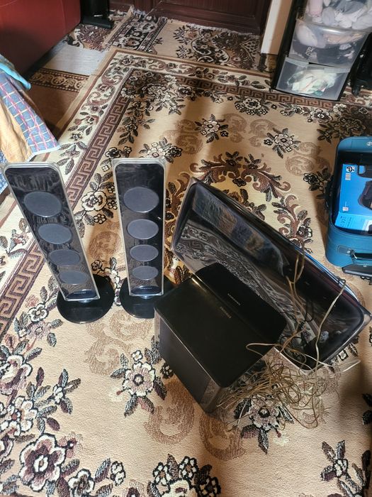 Sistem audio cu tun de bas