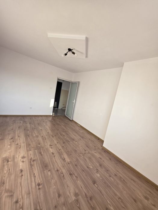 Vand garsoniera Mioveni
