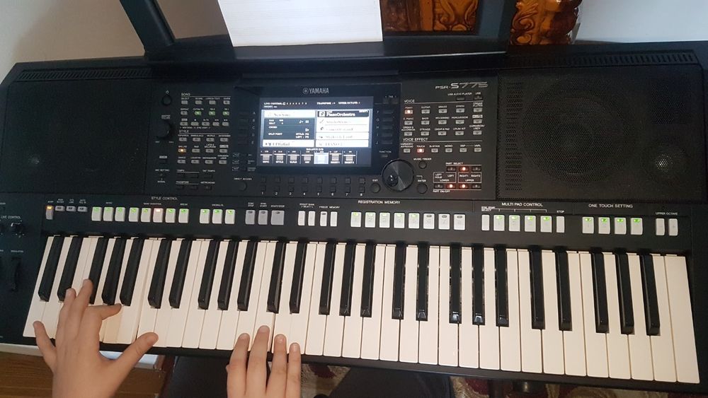 Yamaha PSR S 775 , sau schimb cu SX 700, 900