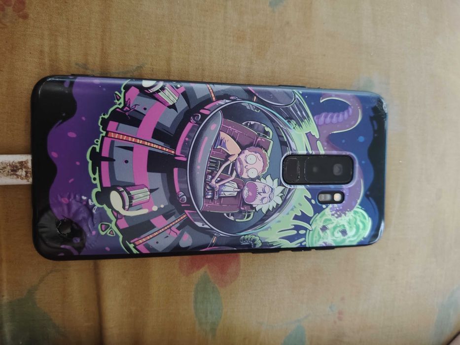 Samsung s9+ перфектен като нов