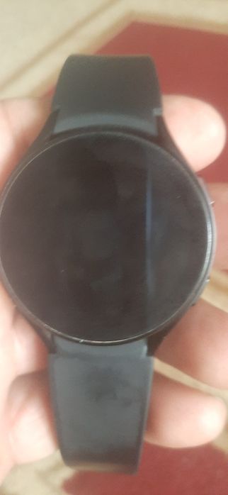 Срочно продам смарт часы самсунг галакси ват 4 в отличном состоянии
