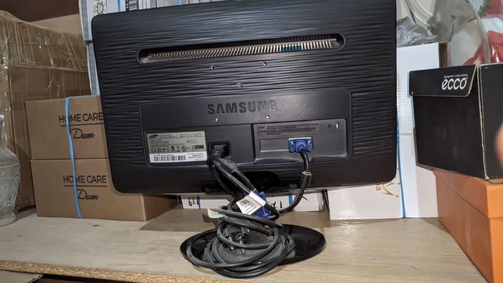 Samsung monitor sotiladi
