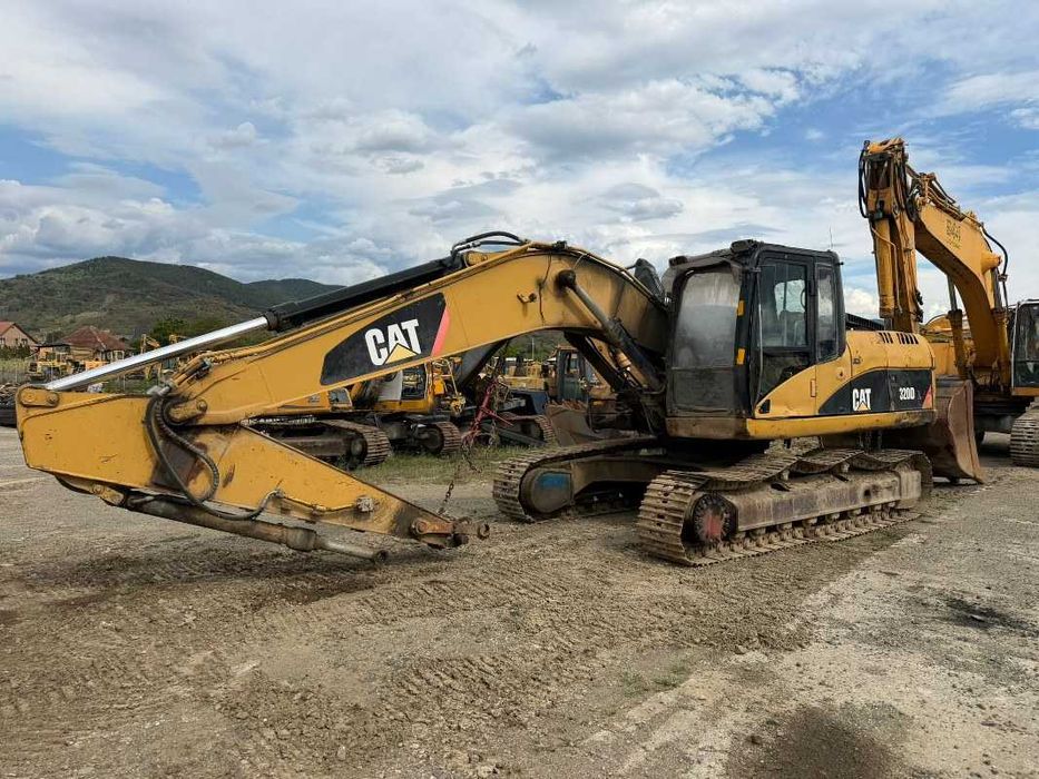 Dezmembrez excavator pe senile Caterpillar 320 D L