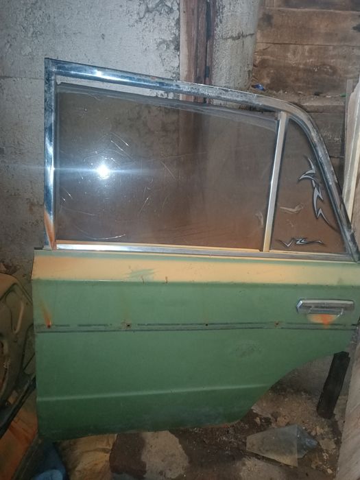 Продам двери левые.