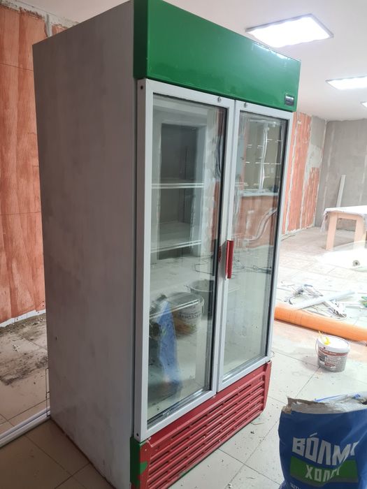 Холодильник стеклянный