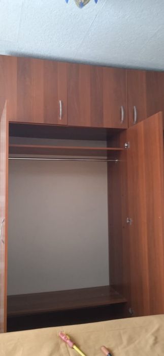 Продается шифоньер.Большой, вместительный.
