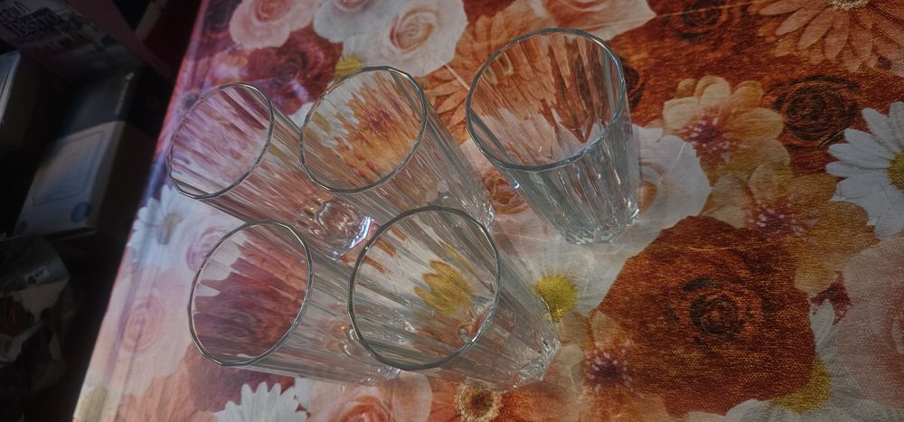 стъклени чаши за вода