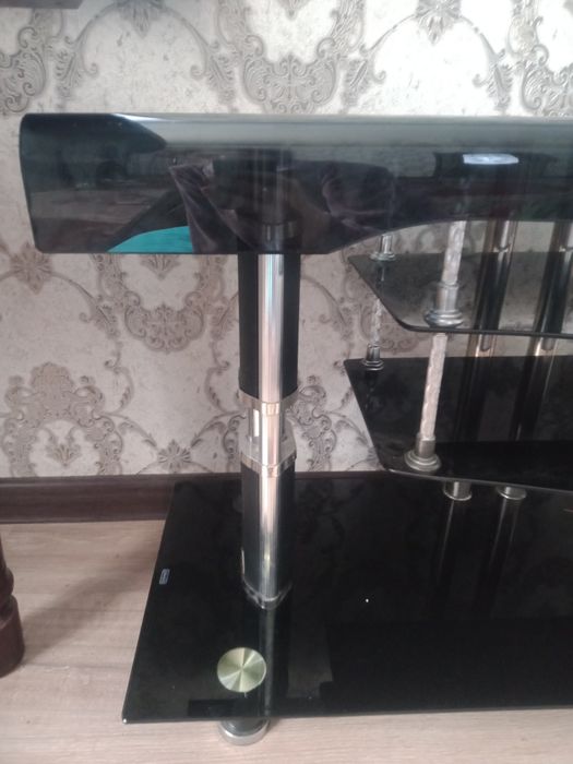 Продам стеклянный столик