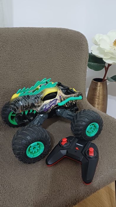 Mașină de teren cu telecomandă