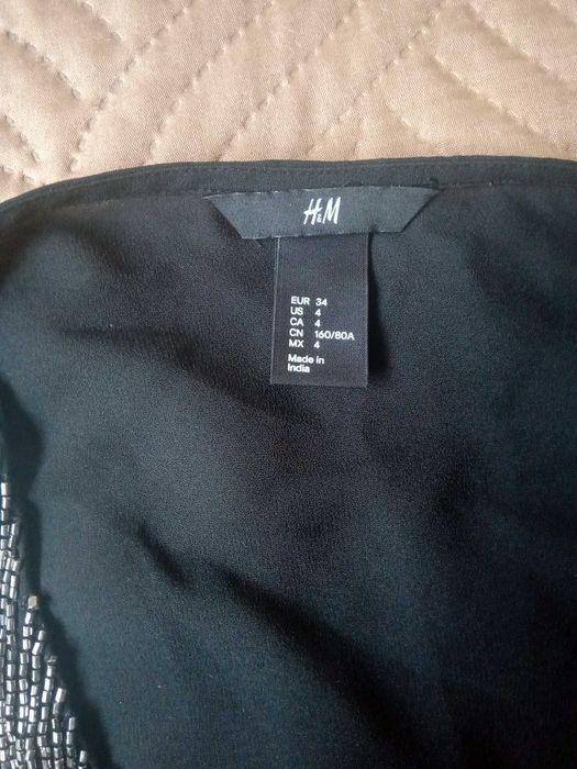 Къса черна рокля от H&M