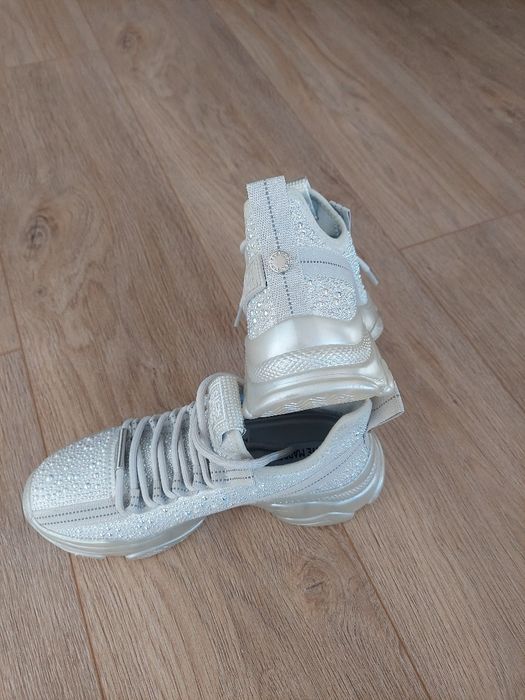 Нови Сникърси Steve Madden